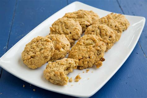 Are oatmeal cookies a healthy snack?